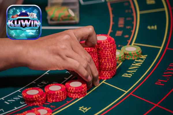 Baccarat là gì? Kuwin tổng hợp 4 chiến thuật đánh hay nhất